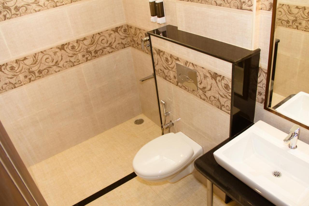 Hotel Golden Amulya Rest Wings Yelahanka Kültér fotó