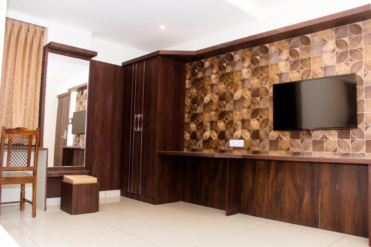 Hotel Golden Amulya Rest Wings Yelahanka Kültér fotó