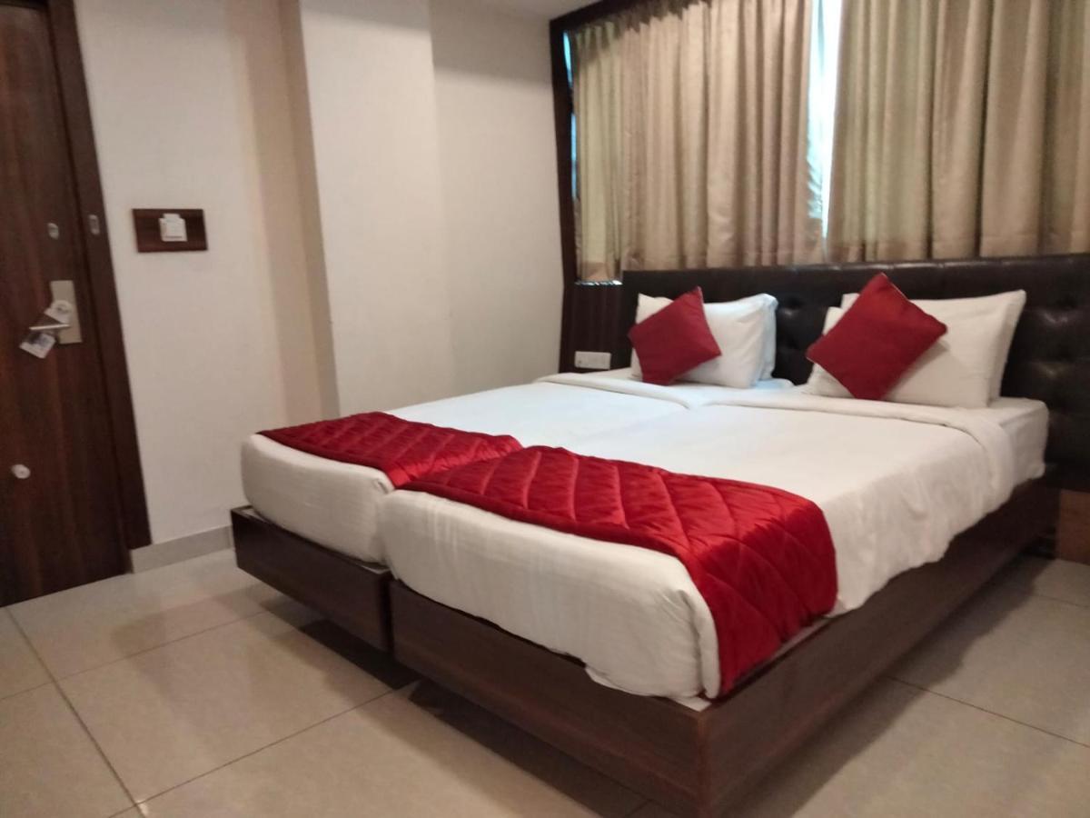 Hotel Golden Amulya Rest Wings Yelahanka Kültér fotó