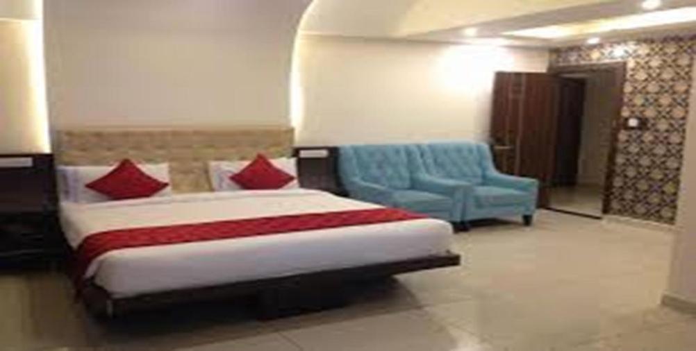 Hotel Golden Amulya Rest Wings Yelahanka Kültér fotó