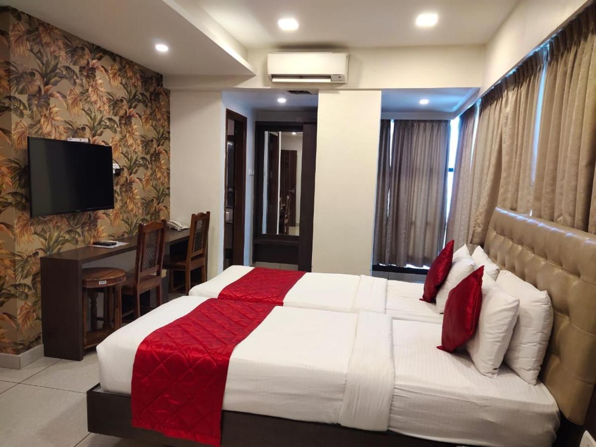 Hotel Golden Amulya Rest Wings Yelahanka Kültér fotó