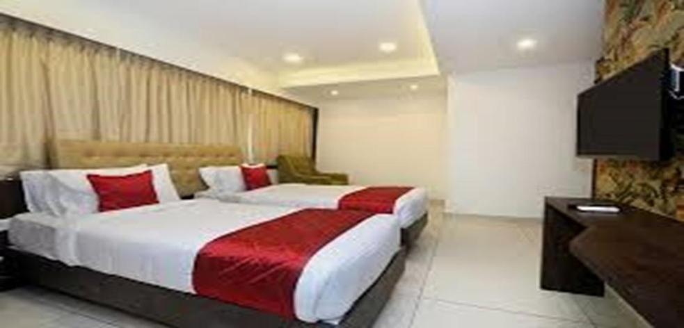 Hotel Golden Amulya Rest Wings Yelahanka Kültér fotó